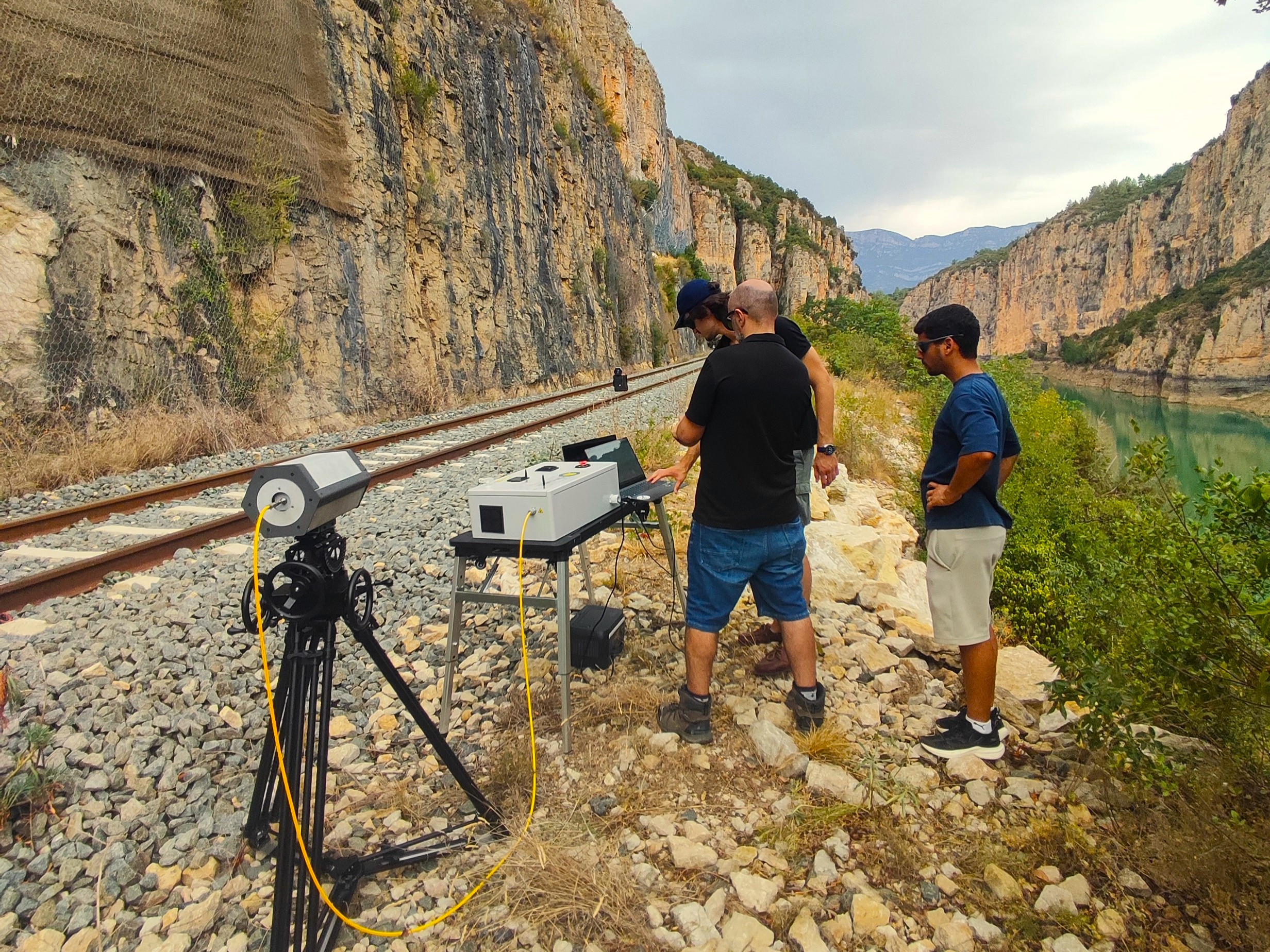 SunCubes and Worldsensing Successfully Test Wireless Recharging for Loadsensing Railway Monitoring Sensors
